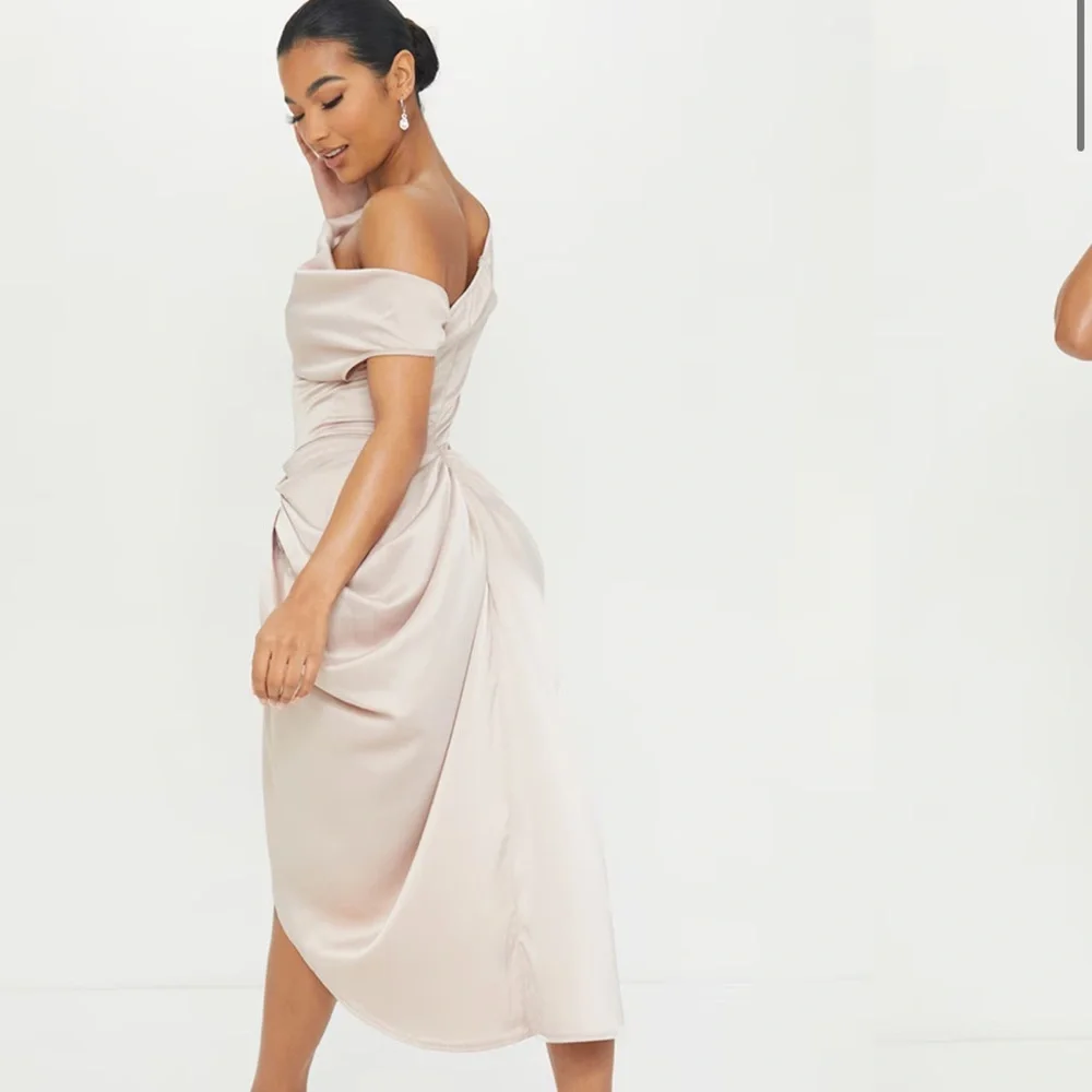 PrettyLittleThing Asymmetrical Off-Shoulder Dress in Cream - Picture 3 of 8